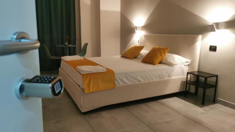 Deluxe Double Room image 3