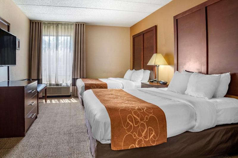 Queen Suite with Two Queen Beds - Non-Smoking image 4