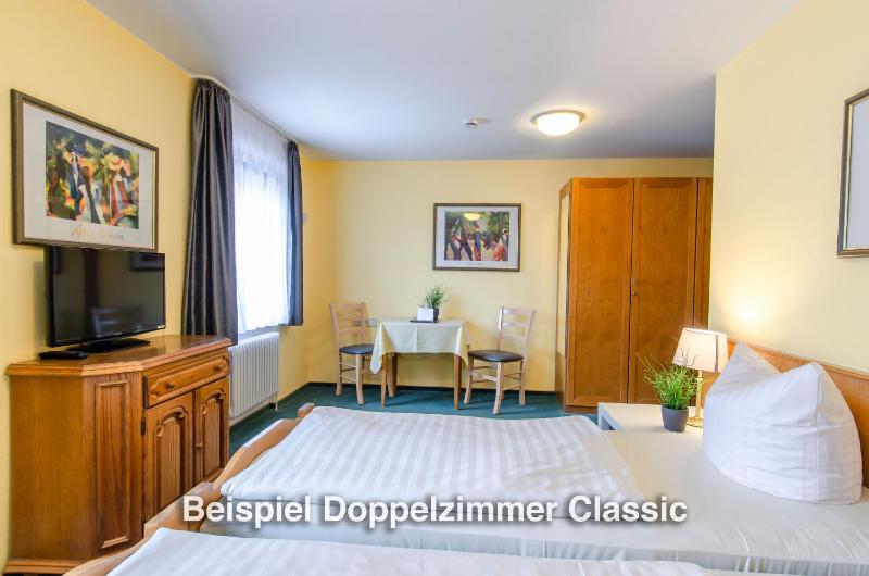 Double Room image 4