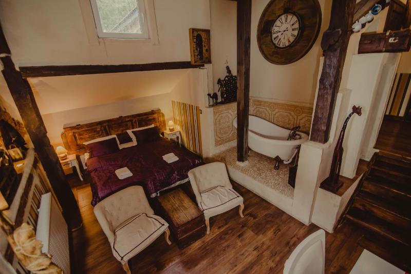 Large Double Room image 2
