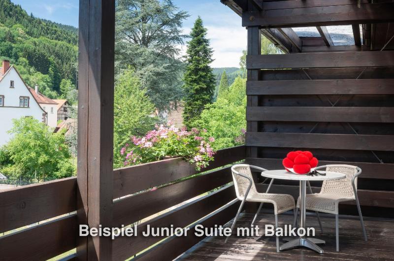 Junior Suite with Balcony image 4