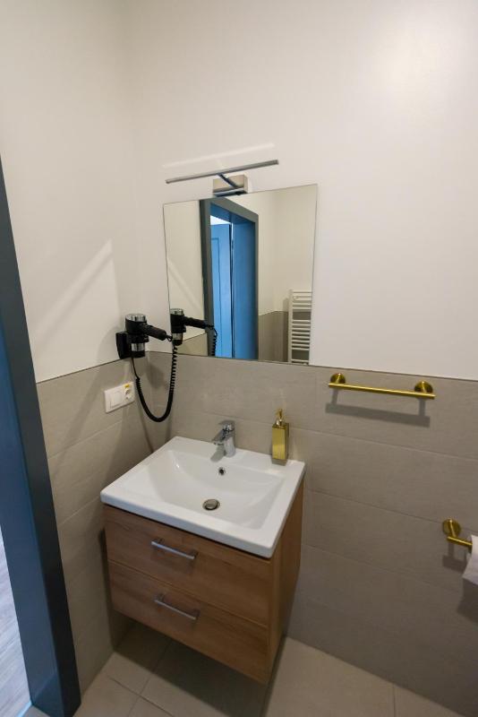 Superior King Room image 2