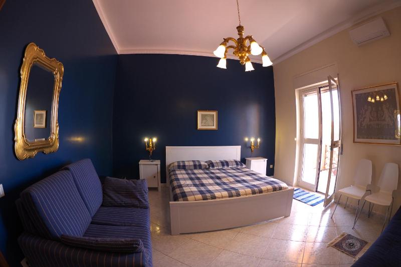 Triple Room with Balcony image 4