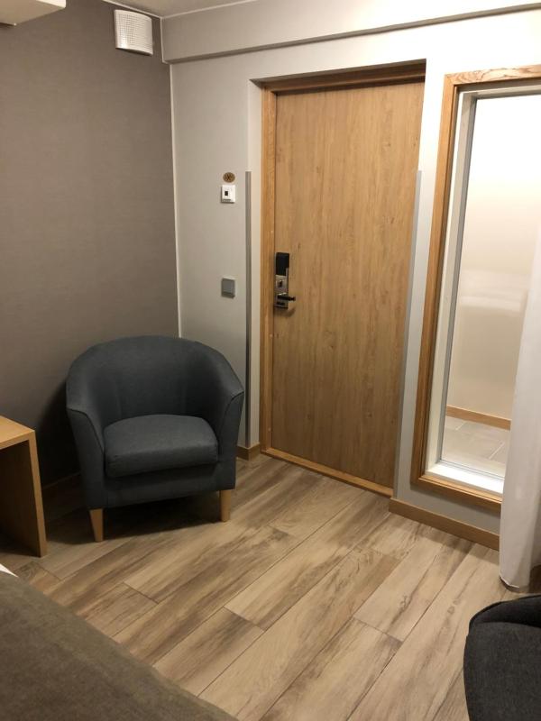 Single Room with Shared Shower and Toilet image 2