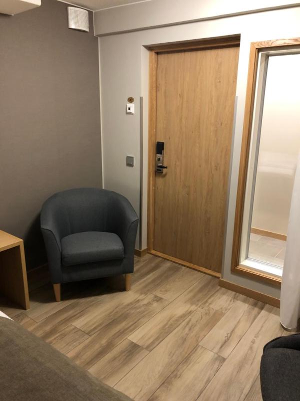 Single Room with Shared Shower and Toilet image 3