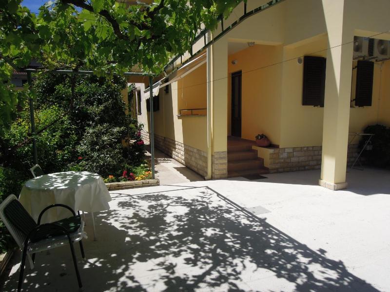 One-Bedroom Apartment image 2
