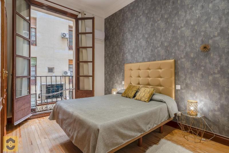 One-Bedroom Apartment image 2