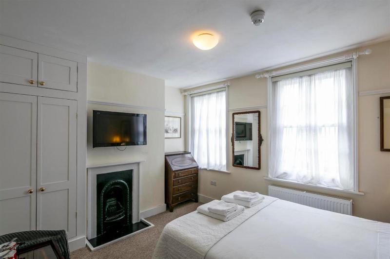 Double Room with Private Bathroom image 4