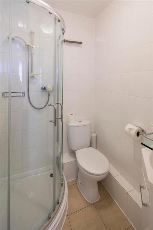 Double Room with Private Bathroom image 3