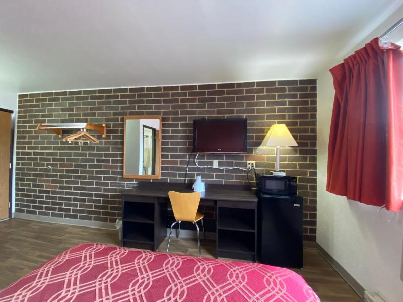 Deluxe Queen Room image 3