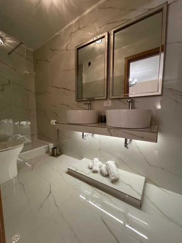 Double Room image 4