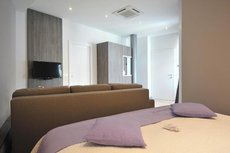 Superior Double Room image 3