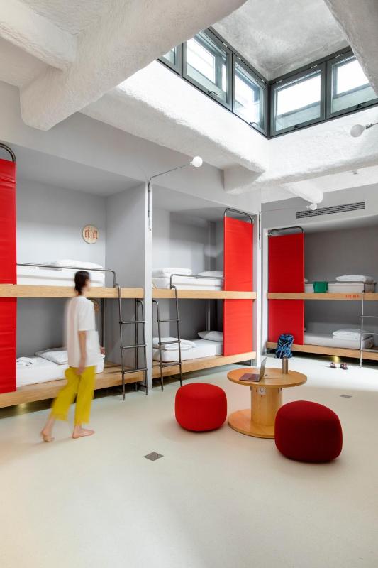 Bed in 16-Bed Mixed Dormitory Room image 3