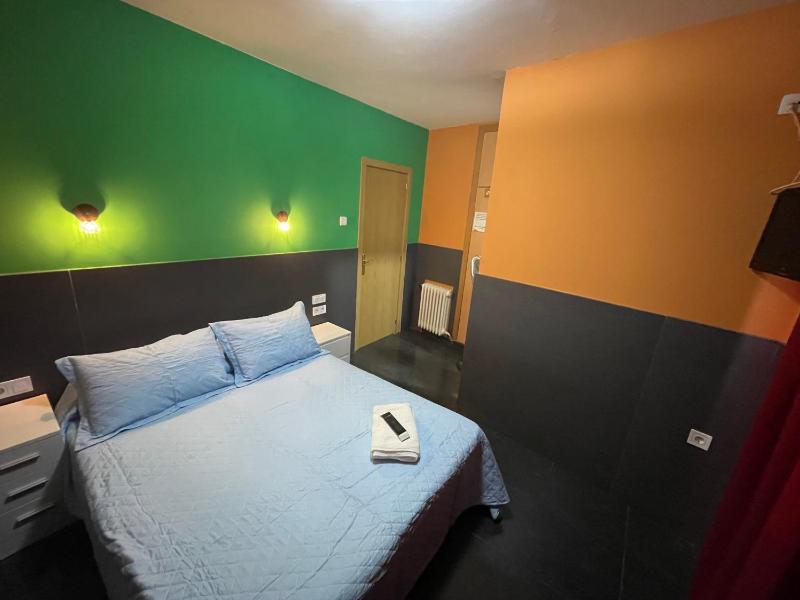 Premier Double Room with Private Bathroom image 4