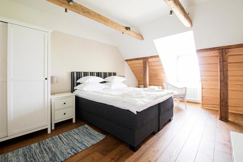 Double or Twin Room image 4