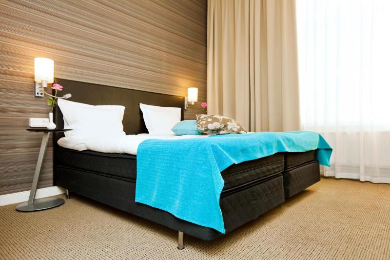 Deluxe Double Room image 3