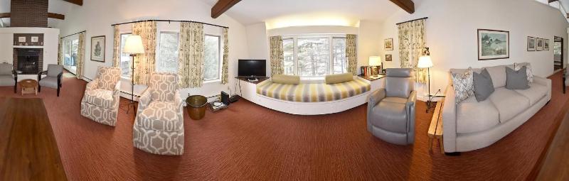 Four-Bedroom Holiday Home image 2