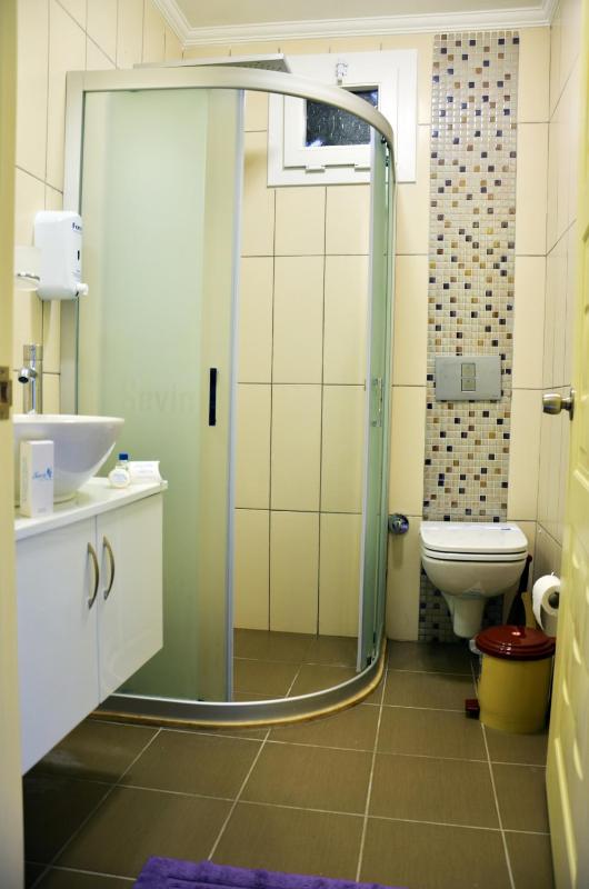 Standard Quadruple Room image 2