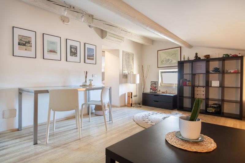 Stunning top floor flat in the heart of Verona - image 6