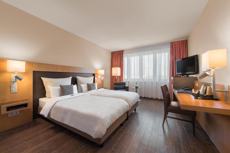 Standard Twin Room image 1