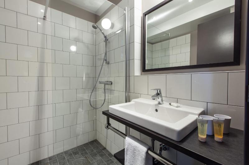 Quadruple Room with Balcony and Mountain View image 3