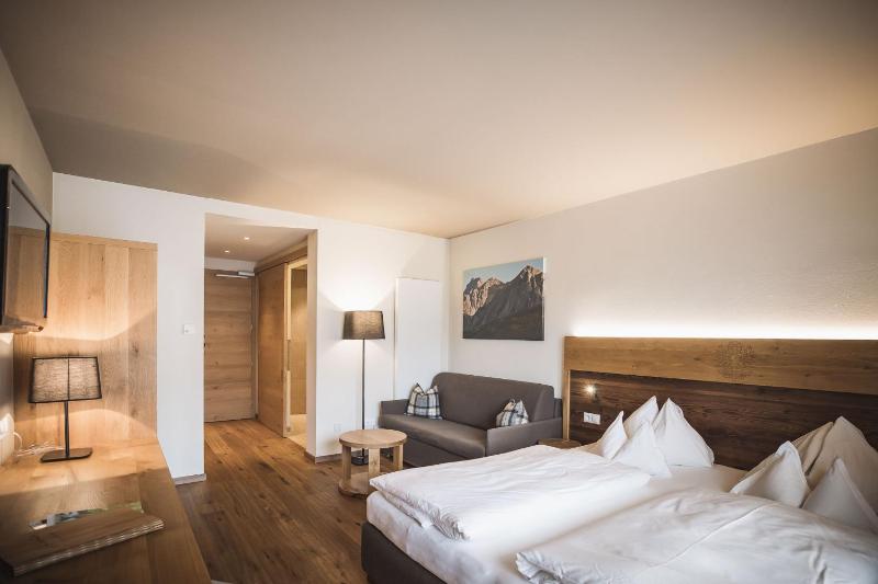 Large Double Room image 1