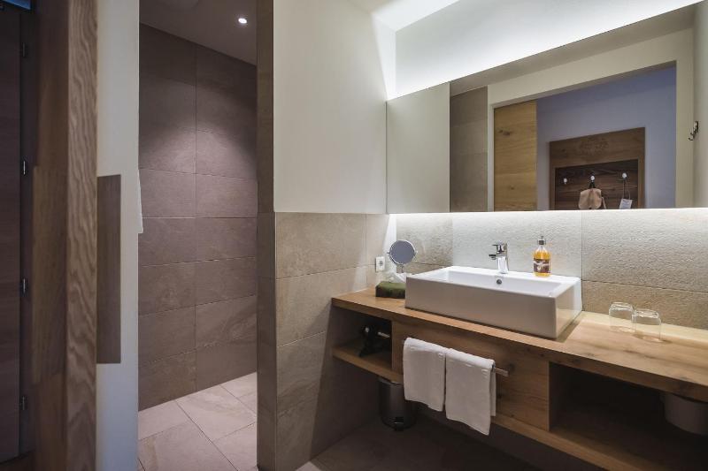 Large Double Room image 2