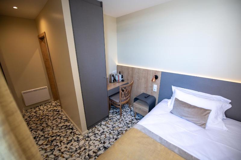 Single Room with Private Bathroom image 3