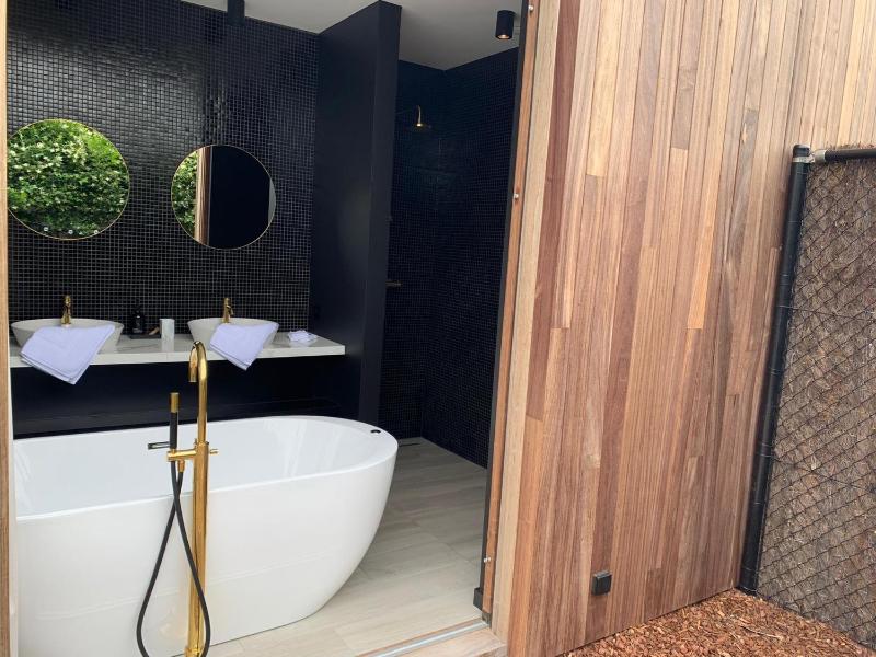 King Room with Spa Bath image 2
