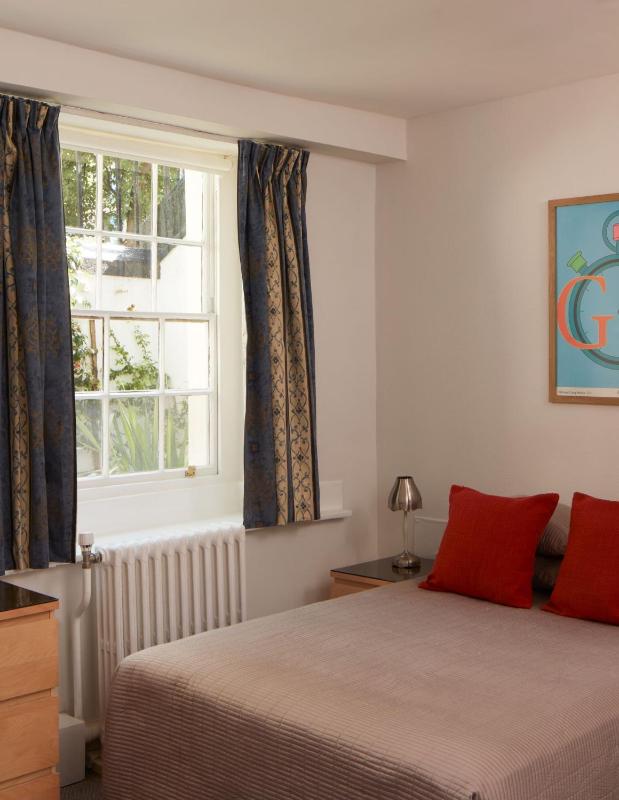 En Suite Quadruple Room image 3