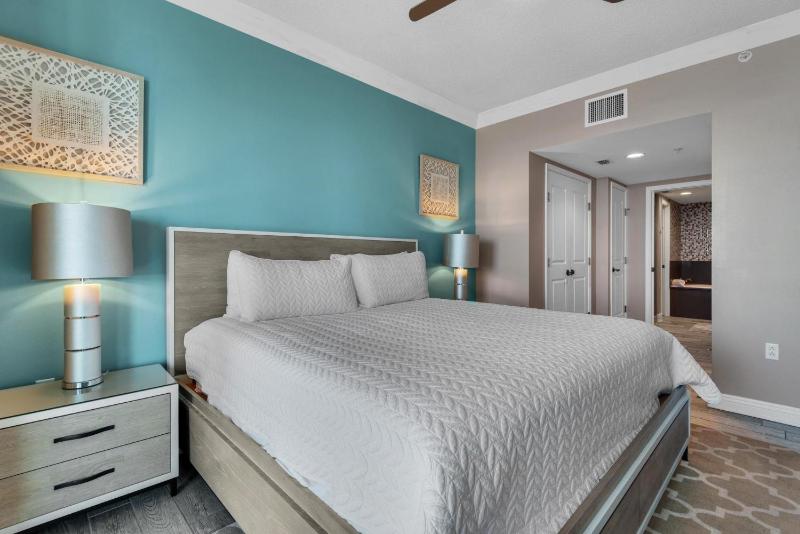 Portofino Tower 2 Unit 1008 - image 23