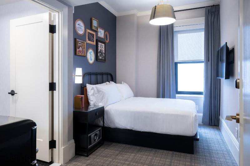 Double Room image 4