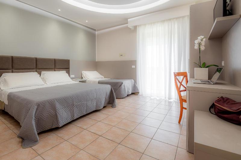 Classic Triple Room image 1