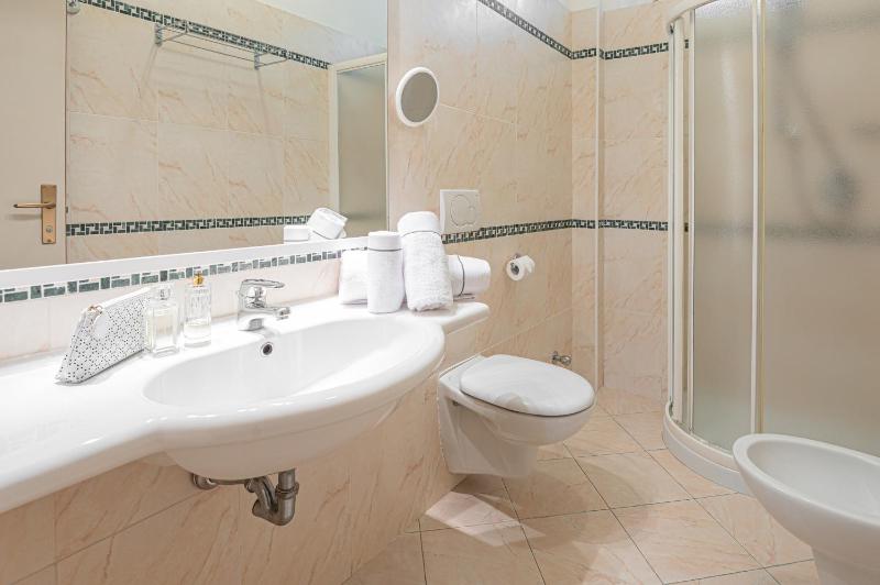 Classic Triple Room image 3