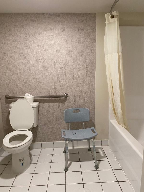 Standard Room, 1 Queen Bed, Accessible Roll-In Shower, Non Smoking image 2