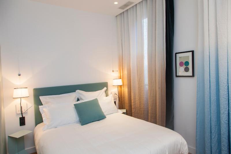 Classic Single Room image 3