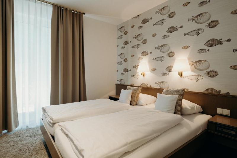 Standard Double Room image 3