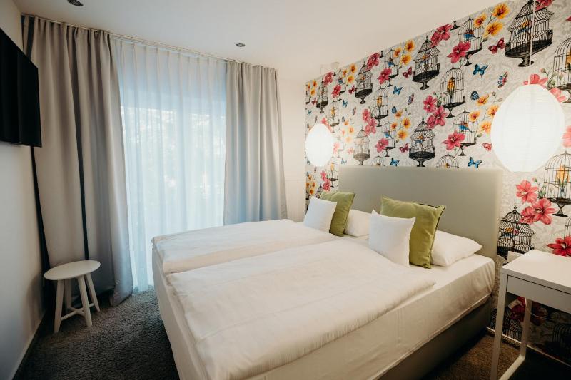 Business Double Room image 3