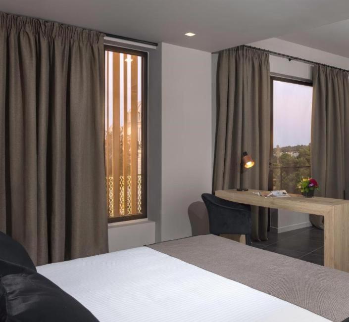 Suite with Sea View image 1