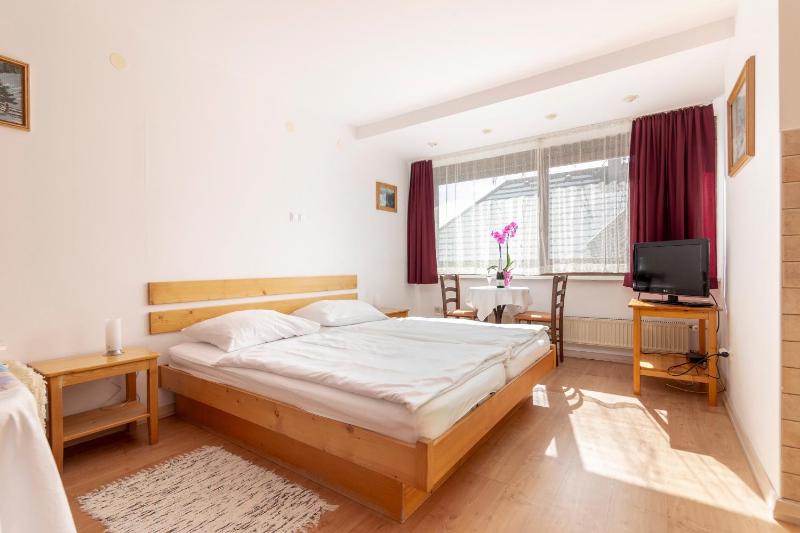 Studio Apartment image 2