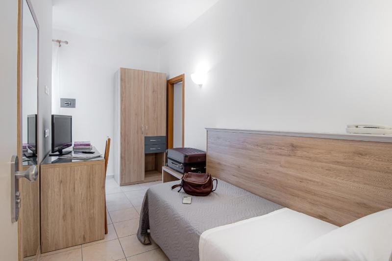 Single Room image 1
