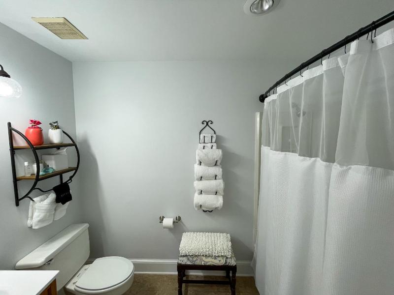 Queen Room image 3