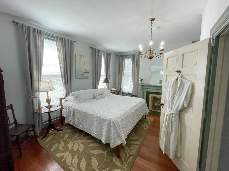 King Room image 3