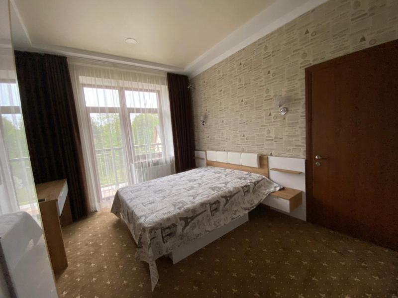 Standard Queen Room image 4