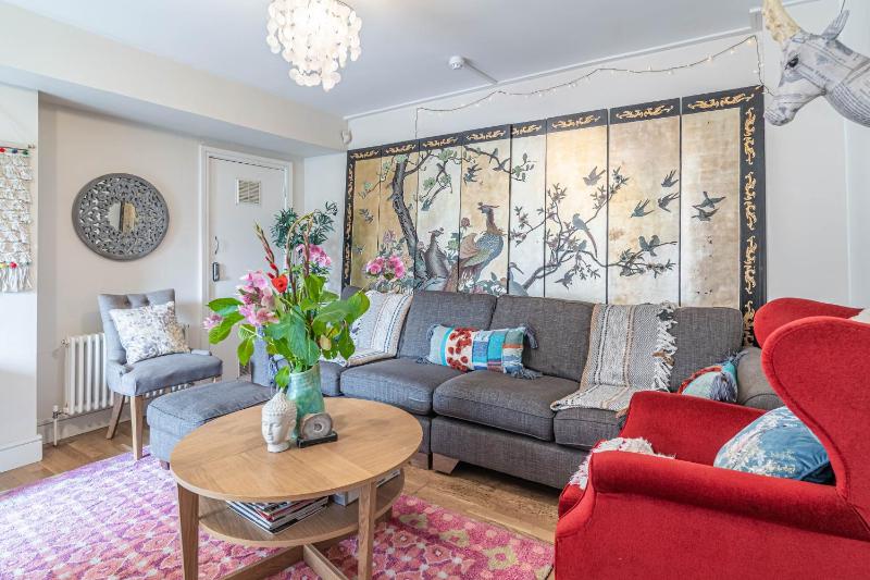 Standard Double Room with Shared Bathroom and Toilet image 4