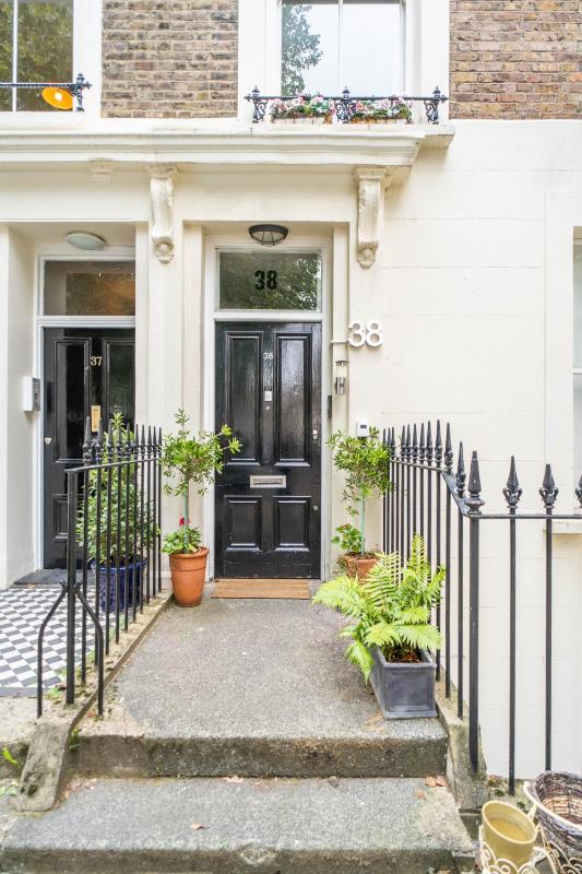 Double Room with Private Bathroom and Balcony image 3