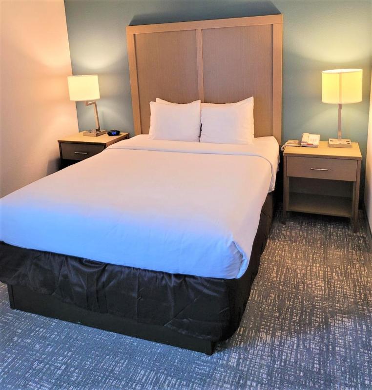 Queen Room image 4
