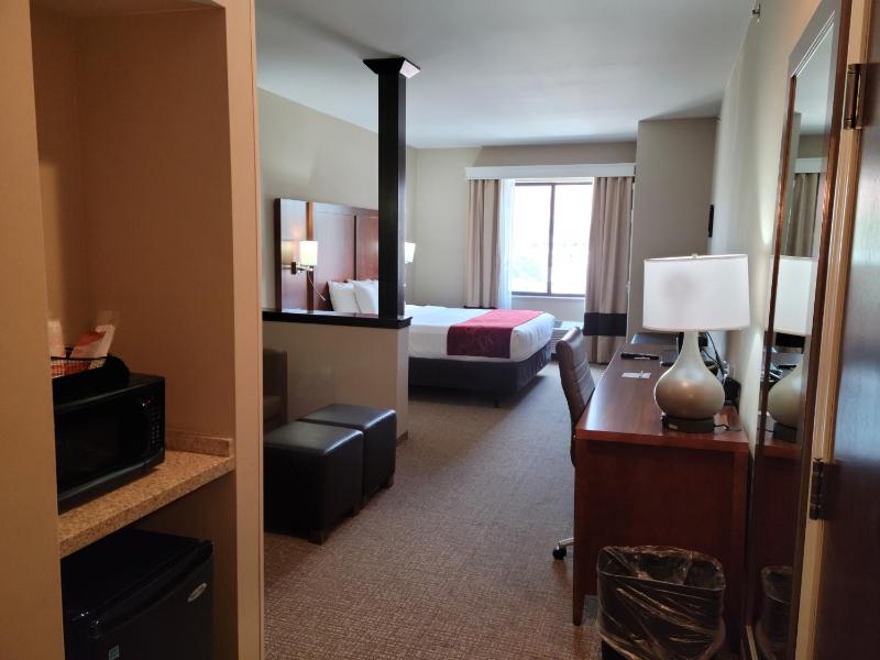 King Suite - Accessible/Non-Smoking image 1