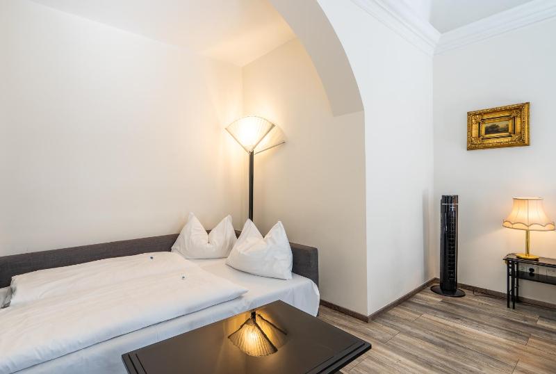 One-Bedroom Apartment image 4