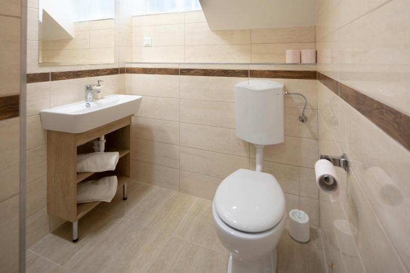 Classic Quadruple Room image 2